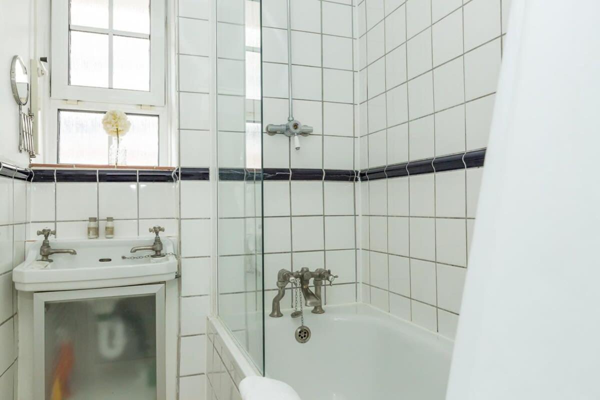 Convenient 2 Bedroom Apartment In Waterloo London Eksteriør bilde